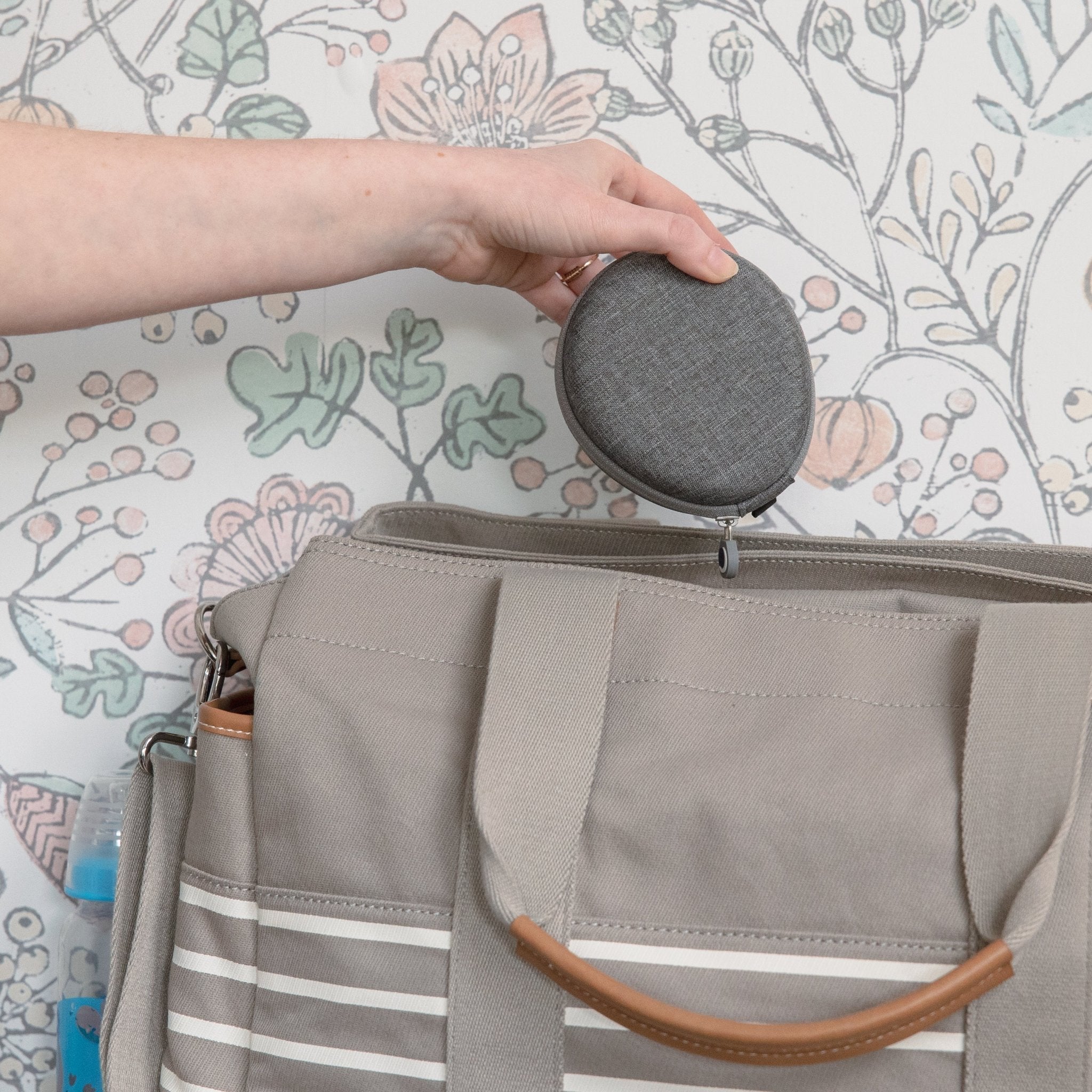 Hushh® White Noise Machine + Travel Case Bundle - Heartstrong Sleep
