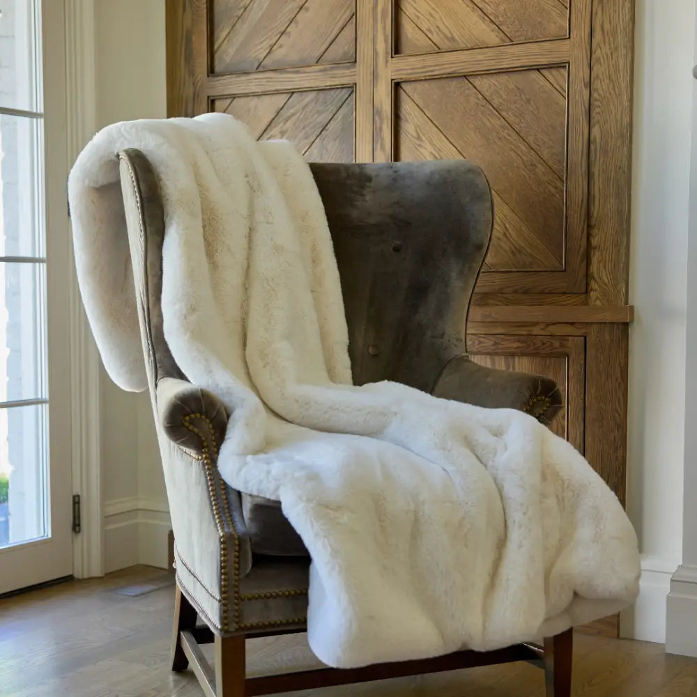 Close-up of cozy hand-woven knit weave on Nuzzie Snuggle Luxe vanilla blanket