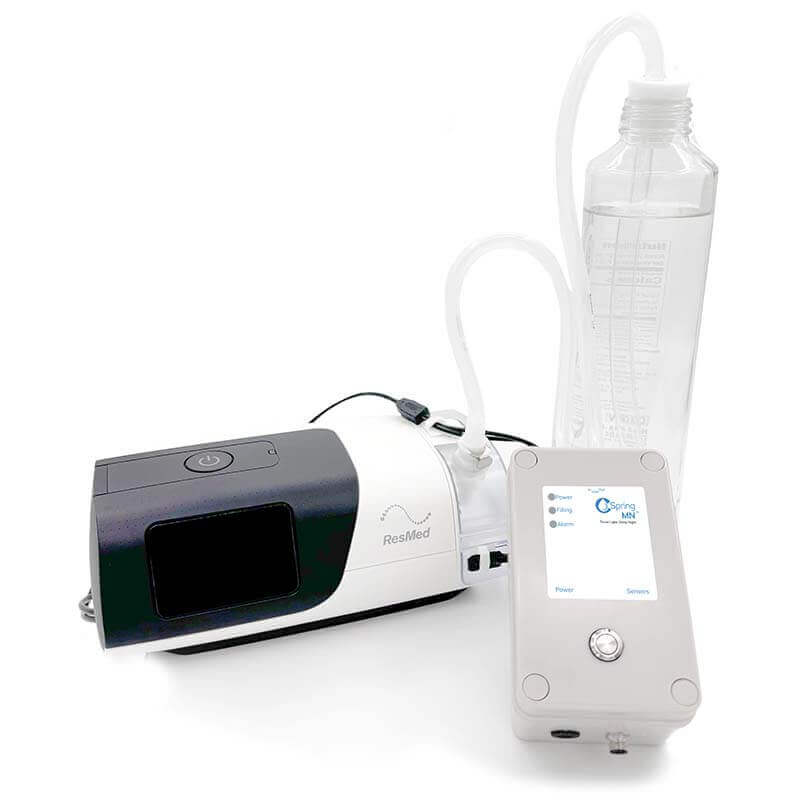 CSpring Mini - Set-Up with AirSense 11, Device and Bottle of Water on white background. 