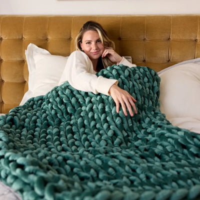 Nuzzie chunky hand-knit velvet weighted blanket in vibrant emerald green color