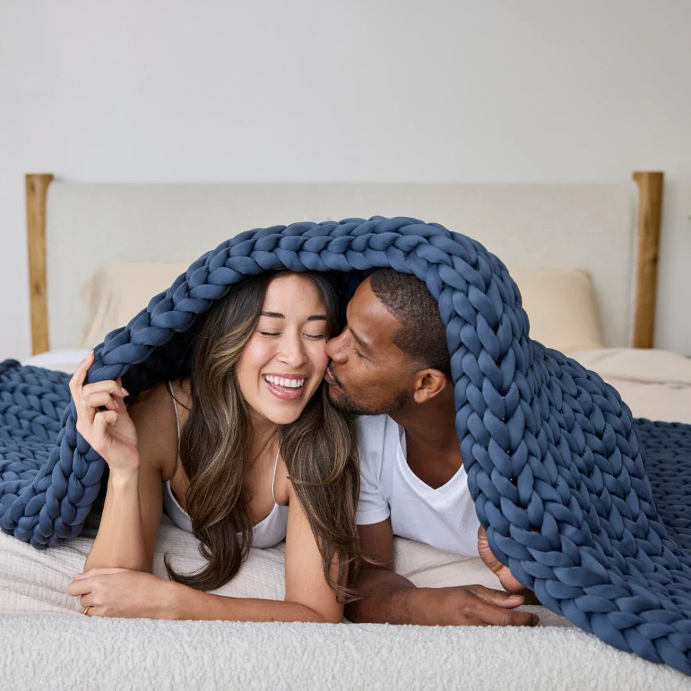 Nuzzie Ice Knit cooling weighted blanket in Pacific Blue