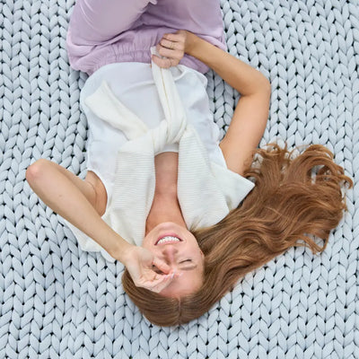 Nuzzie Ice Knit cooling weighted blanket in Silver Frost