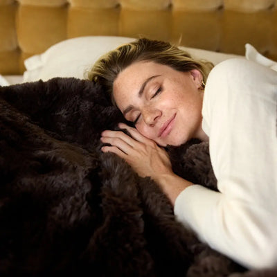 Nuzzie Snuggle Luxe blanket in Mocha