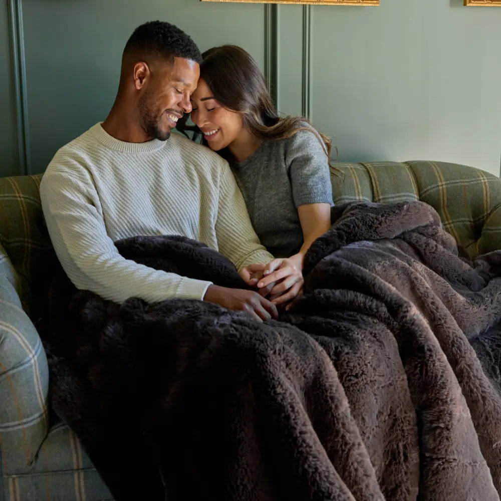 Nuzzie Snuggle Luxe blanket in Mocha