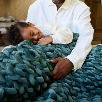 Nuzzie velvet weighted blanket in Sapphire